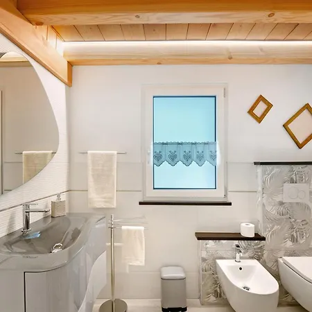 Апартаменты Cucu - 3 Lillianes